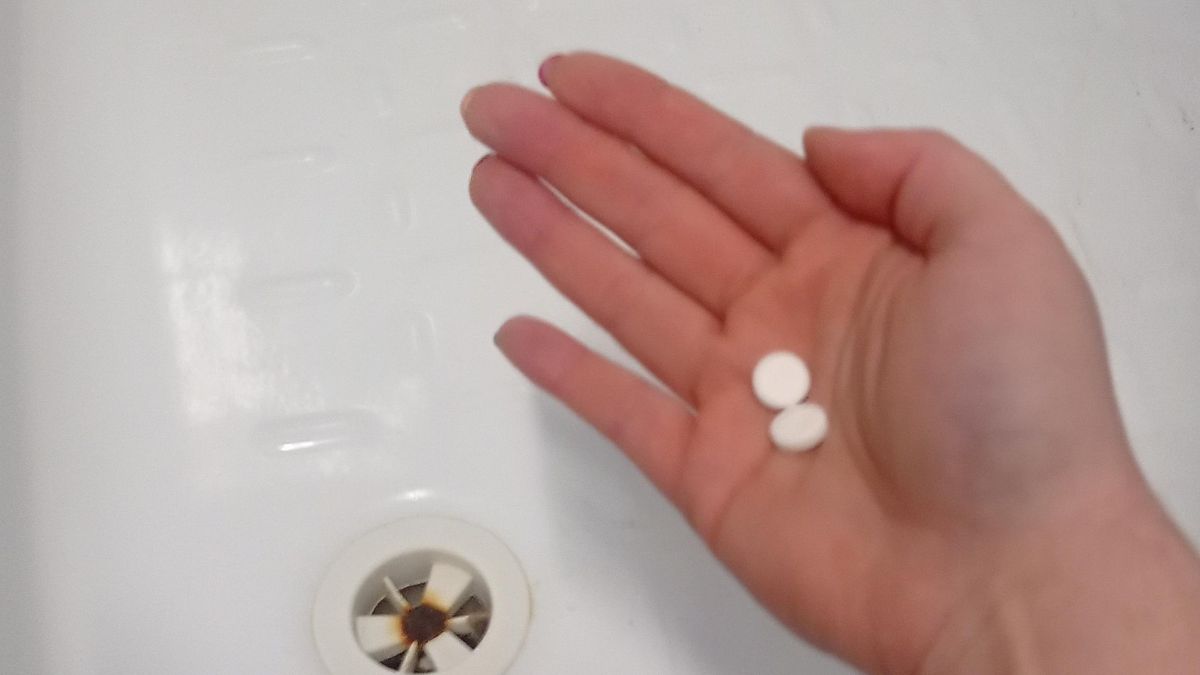 Zamiast udrażniacza, użyj aspiryny.