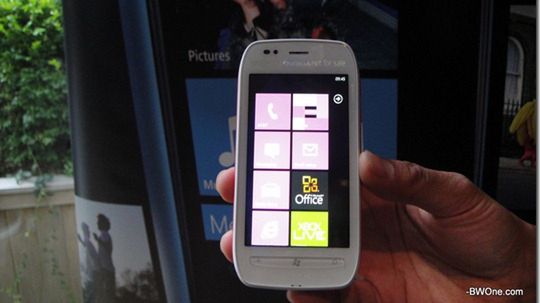 Nokia Lumia 710 w sklepach. Niezły gwiazdkowy kąsek? 1