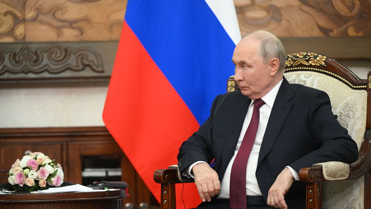 Shanghai Cooperation Organization (SCO) Summit 2026 in Bishkek
epa13204561 Russian President Vladimir Putin attends a meeting with Iranian President Masoud Pezeshkian on the sidelines of the Shanghai Cooperation Organization (SCO) summit in Bishkek, Kyrgyzstan, 01 September 2026. The Shanghai Cooperation Organization (SCO) Summit 2026 is held in Bishkek on 31 August and 01 September.  EPA/KRISTINA SOLOVYOVA / SPUTNIK / KREMLIN POOL MANDATORY CREDIT 
Dostawca: PAP/EPA.
KRISTINA SOLOVYOVA / SPUTNIK / KREMLIN POOL
summit, meeting, diplomacy