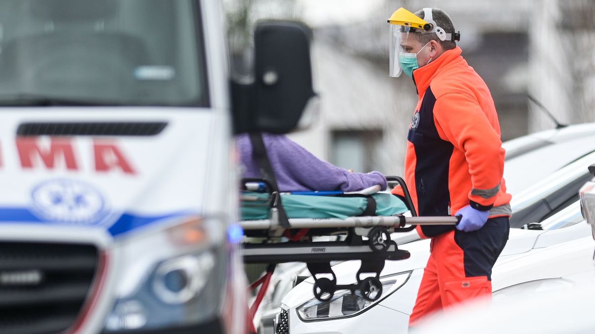 Koronawirus atakuje szkoły. Umierają nauczyciele