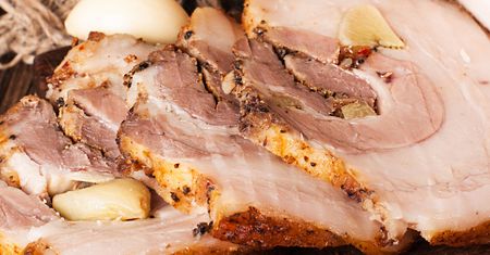 Mięciutki i aromatyczny boczek na święta. Sekretem jest specjalna marynata