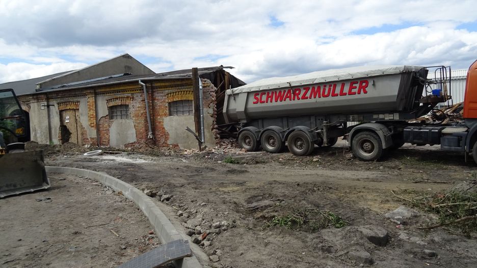 Warszawa. 150-letnia budowla dawnej Stalowni Praskiej ma być odbudowana po zniszczeniach, jakie zabytkowemu obiektowi uczyniła pod pretekstem renowacji firma budowlana