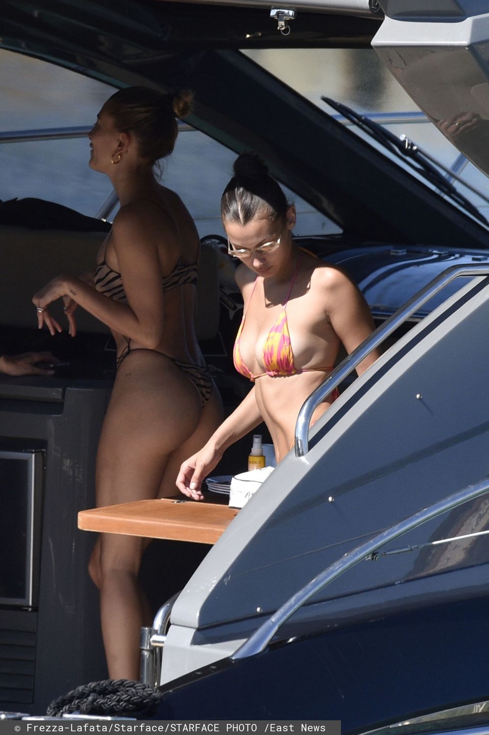 Bella Hadid i Hailey Bieber "w delegacji"