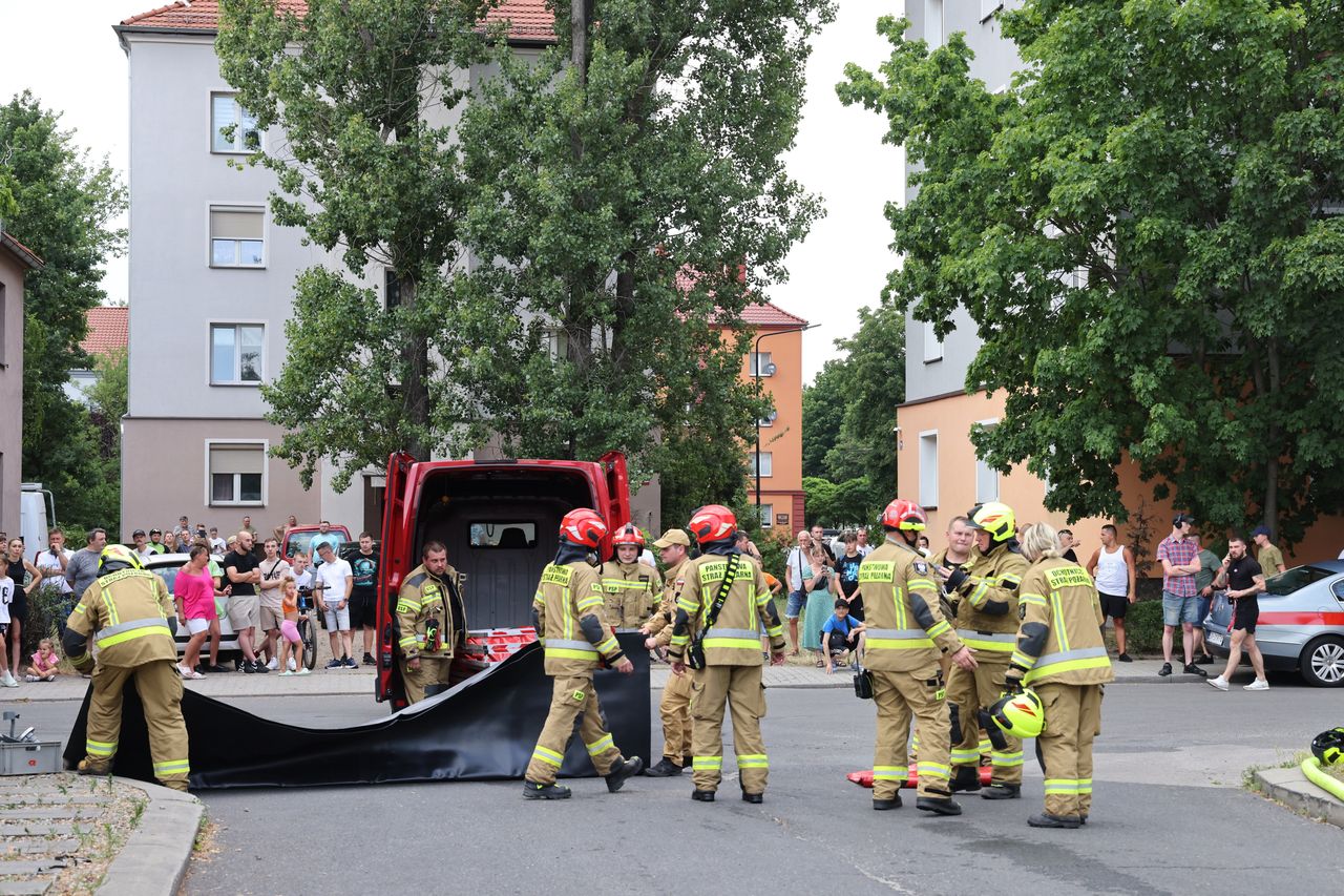 Pożar domy w powiecie wysokomazowieckim. Dziewięć zastępów strażaków w akcji