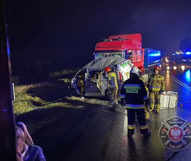 Bus zderzył się z ciężarówką. Zginęły trzy osoby