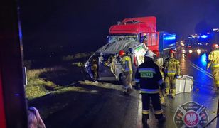 Bus zderzył się z ciężarówką. Zginęły trzy osoby