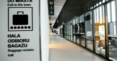 FlixBus pojedzie na nowe lotnisko w Radomiu? "Chciałbym zobaczyć, że faktycznie wystartuje"