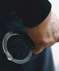 Wydali za nim 13 listów gończych. Ukrywał się pod nosem policji