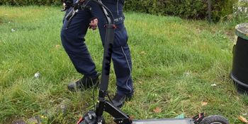 Pisz: Jechał hulajnogą i uderzył w auto