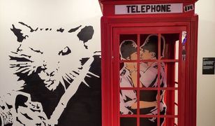 Jego obrazy sprzedają się za miliony funtów. Banksy z wystawą w Warszawie