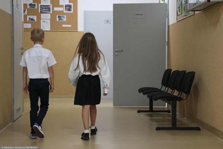 Wykrywacze metalu w szkołach. Polacy zabrali głos w sondażu
