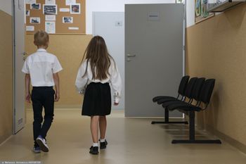 Wykrywacze metalu w szkołach. Polacy zabrali głos w sondażu