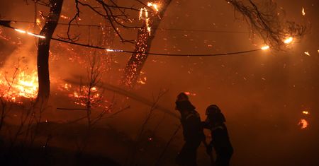 Grecja. Trwa walka z pożarami. Tysiące osób zmuszonych do ucieczki