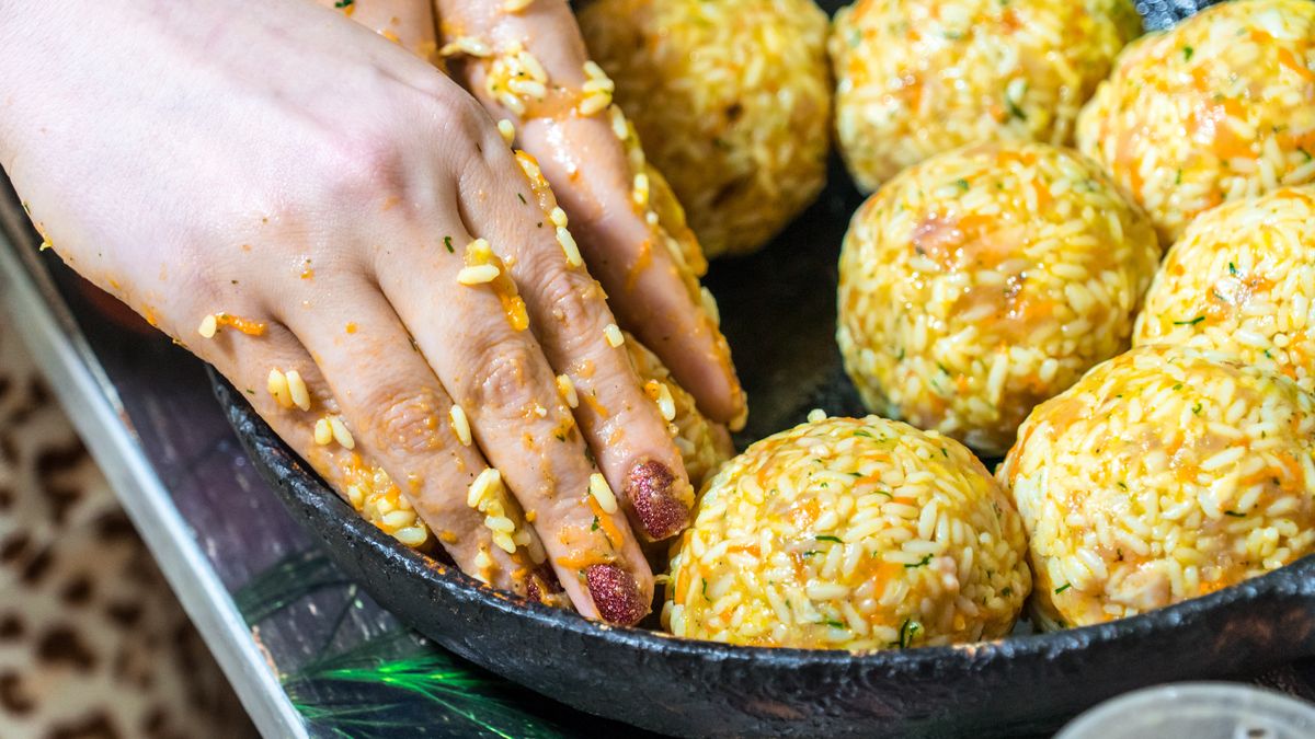 Kotlety resztkowe z ryżu i warzyw