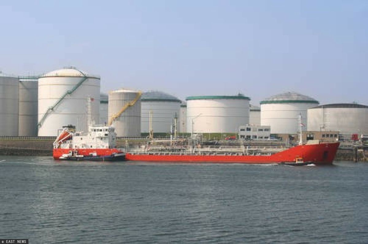 Statek z rosyjską ropą zacumuje w Rotterdamie. "Nie możemy mu zabronić" - zdjęcie ilustracyjne 