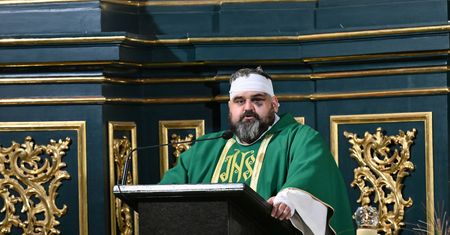 Medal Misji Jana Karskiego dla ks. Adriana z Jarosławia. "Światło i nadzieja polskiego Kościoła"