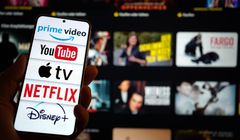 Giganci z USA dominują w streamingu. Canal+ i Grupa Polsat Plus w TOP10 płatnej telewizji [RAPORT]