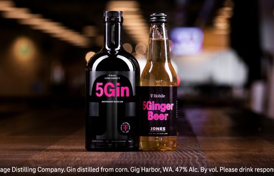 Nietypowa reklama T-Mobile z ginem w tle