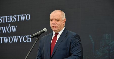 Sasin: Rząd nie rezygnuje ze wsparcia inwestycji w sektorze lotniczym
