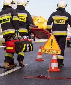 Podlaskie. Wypadek na wjeździe do Białegostoku. Dwie osoby zakleszczone w aucie