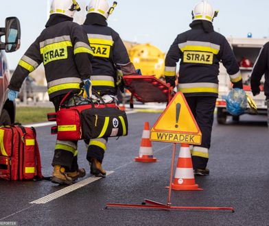 Podlaskie. Wypadek na wjeździe do Białegostoku. Dwie osoby zakleszczone w aucie