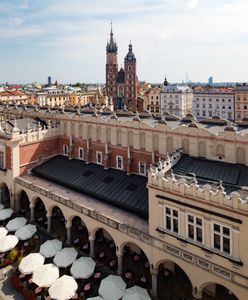 "Niepolskie pamiątki" będą zakazane. Wynajmują lokal w Sukiennicach