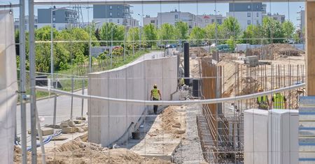 Trwa budowa parku handlowego na Węglinie. Będzie większy, niż pierwotnie planowano