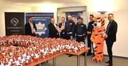 Tygryski w radiowozach. Maskotki pocieszą dzieci po wypadkach