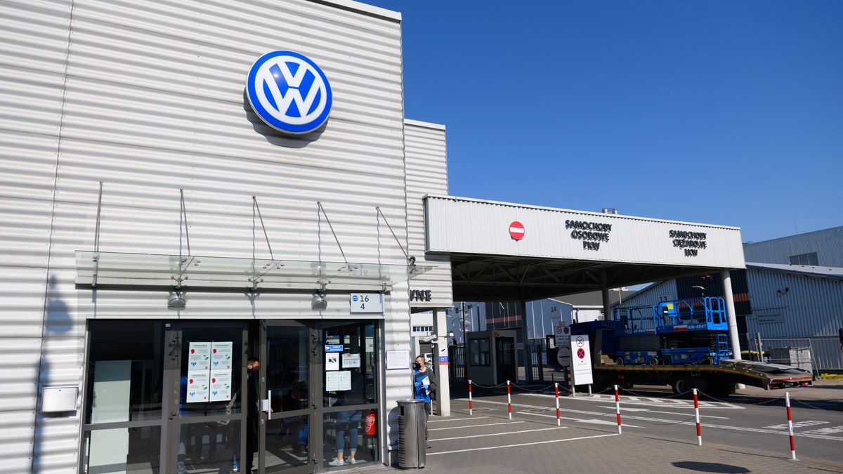 siedziba VW
Jakub Kaczmarczyk
auta, COVID-19, fabryka, koronawirus, odmra�anie gospodarki, pandemia, pojazdy, produkcja, samochody, transport, Volkswagen Pozna�, VW, wznowienie, zak�ad, epidemia, epidemie i zarazy, SARS-CoV-19