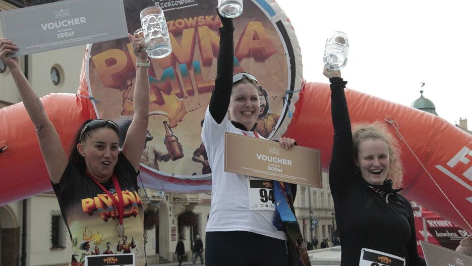 Rynek w Rzeszowie wypełnił się śmiechem, sportową energią i festiwalowym nastrojem podczas wyjątkowego biegu - Piwnej Mili/2025