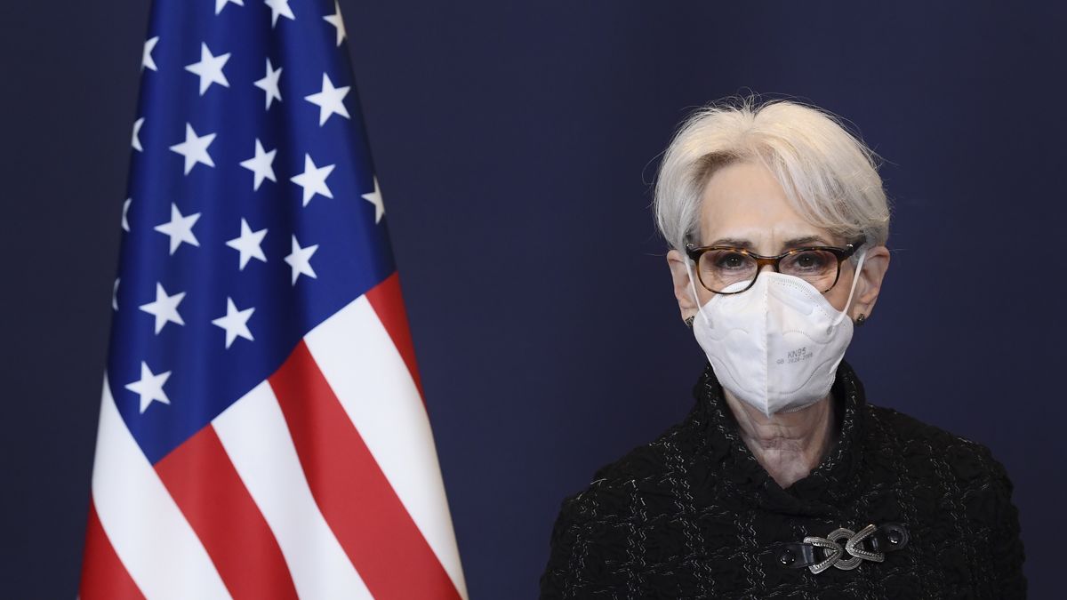Na zdjęciu Wendy Sherman w trakcie konferencji po spotkaniu Rady NATO-Rosja