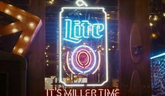 Przyjaciele lepsi niż followersi w reklamie piwa Miller Lite (wideo)