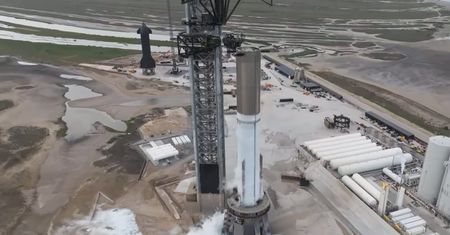 Test ogromnego boostera dla statku kosmicznego SpaceX, tym razem bez eksplozji