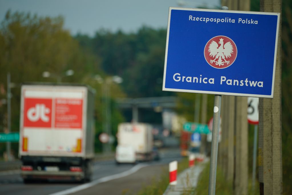 Wzrasta liczba cudzoziemców cofanych do Polski. Opublikowano raport