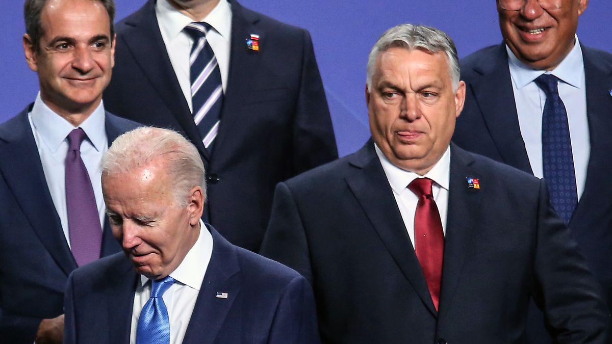 USA wprowadziły ograniczenia dla posiadaczy węgierskich paszportów. Na zdj. premier Węgier Viktor Orban i prezydenta USA Joe Biden