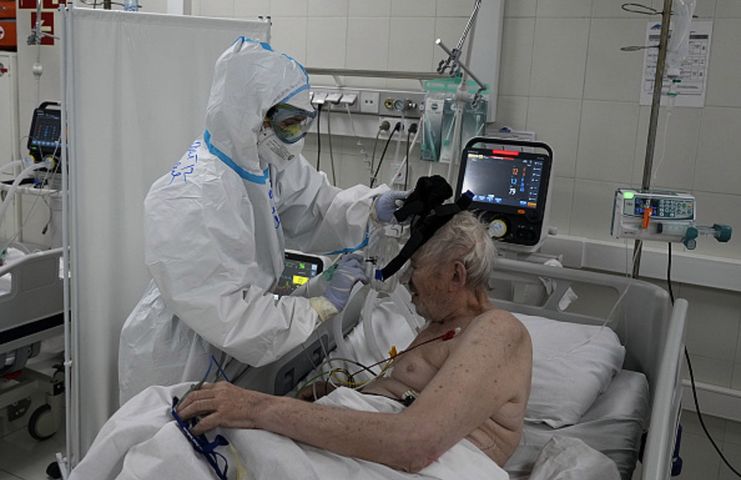 Dr Rakowski: Koniec pandemii nastąpi w marcu