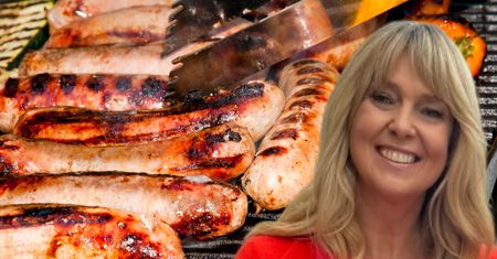 Ewa Wachowicz robi genialną białą kiełbasę na grillu. Jej sekretem jest marynata bawarska