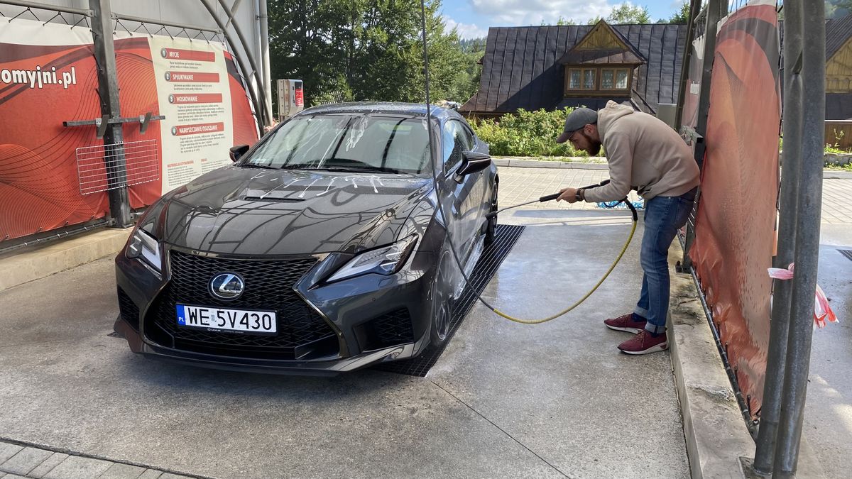 Myjnie bezdotykowe już od dłuższego czasu nie przynoszą spodziewanych dochodów. Państwo dobije mniejsze biznesy