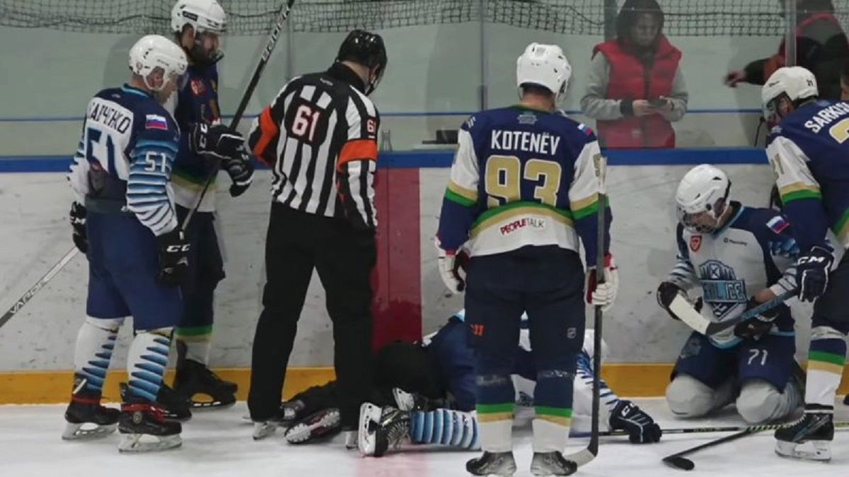 Hokeista zaatakował sędzię 