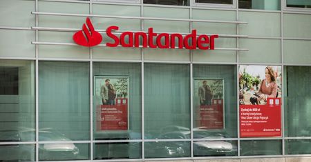 Santander przypadkowo pozbył się 130 mln funtów. Szczęśliwcy mogli otrzymać podwójne wypłaty