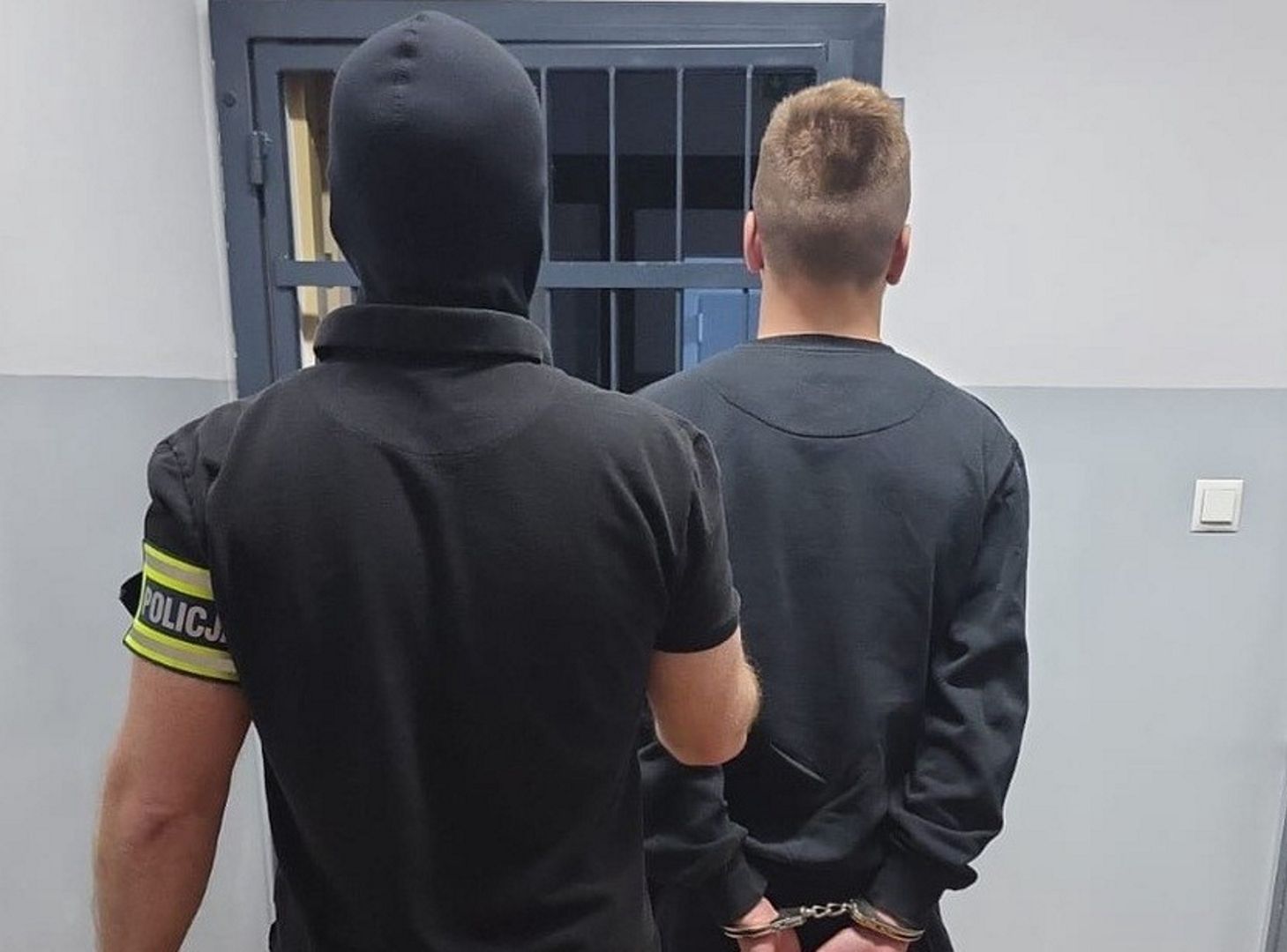 Makabryczna zbrodnia na placu zabaw. Nie żyje mężczyzna
