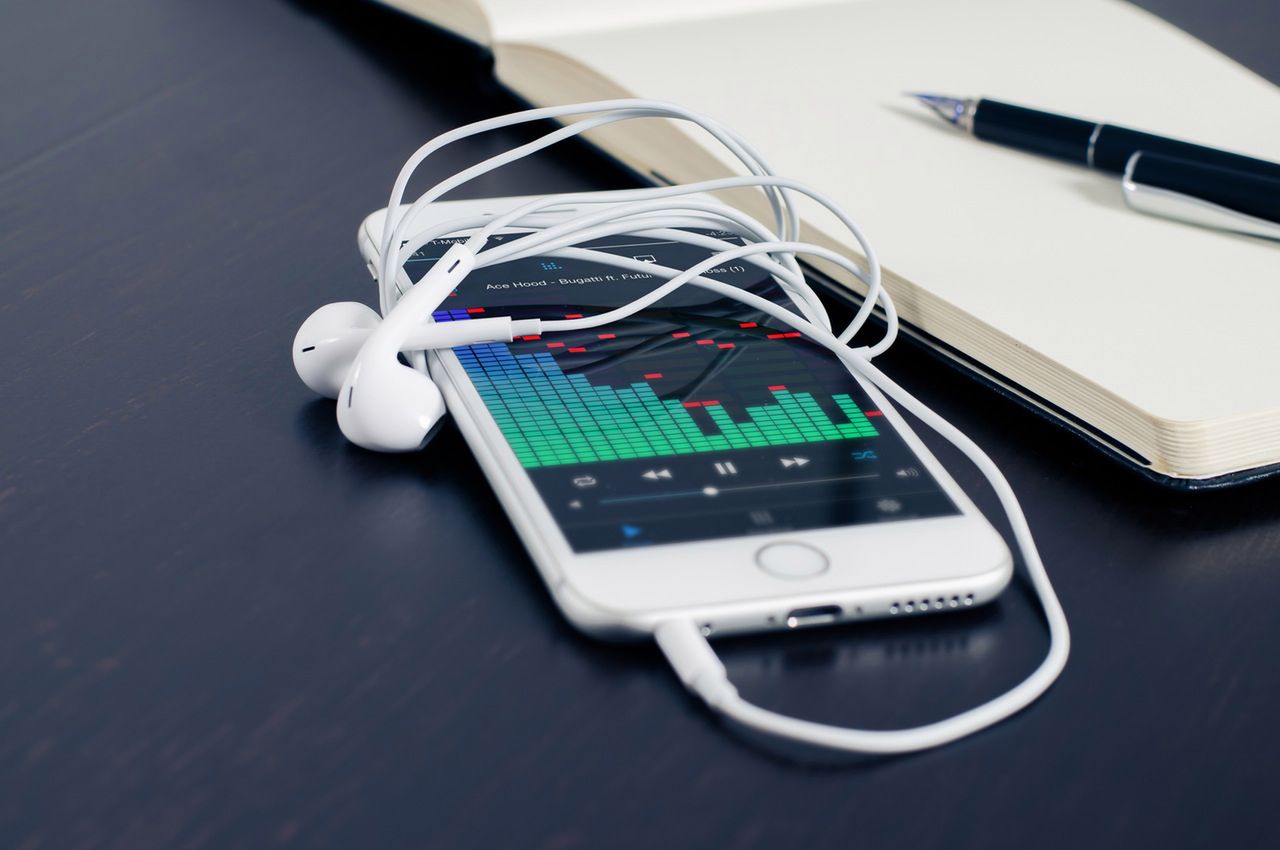 Słuchawki dołączane do iPhone’a 7 będą równocześnie przewodowe i bezprzewodowe? 1