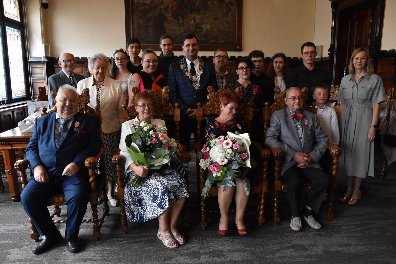 Chojnice: Złote gody dwóch małżeństw. Kamowscy i Rekowscy odebrali medale prezydenckie