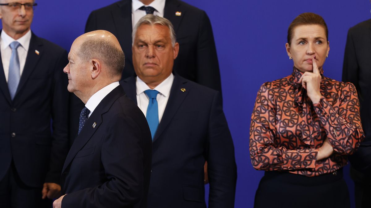 GRANADA, SPAIN - OCTOBER 6: (L-R) German Chancellor Olaf Scholz, Hungarian Prime Minister Victor Orban, Denmark's Prime Minister Mette Frederiksen and EU-27 Member State Heads gather for a group photograph at the Palacio de Congreso on October 6, 2023 in Granada, Spain. The heads of state and government meet in Granada during the Spanish presidency of the EU council to discuss the strategic planning for 2024-2029, with topics of migration and the ongoing conflict after Russia's invasion of Ukraine. (Photo by Marcelo del Pozo/Getty Images)