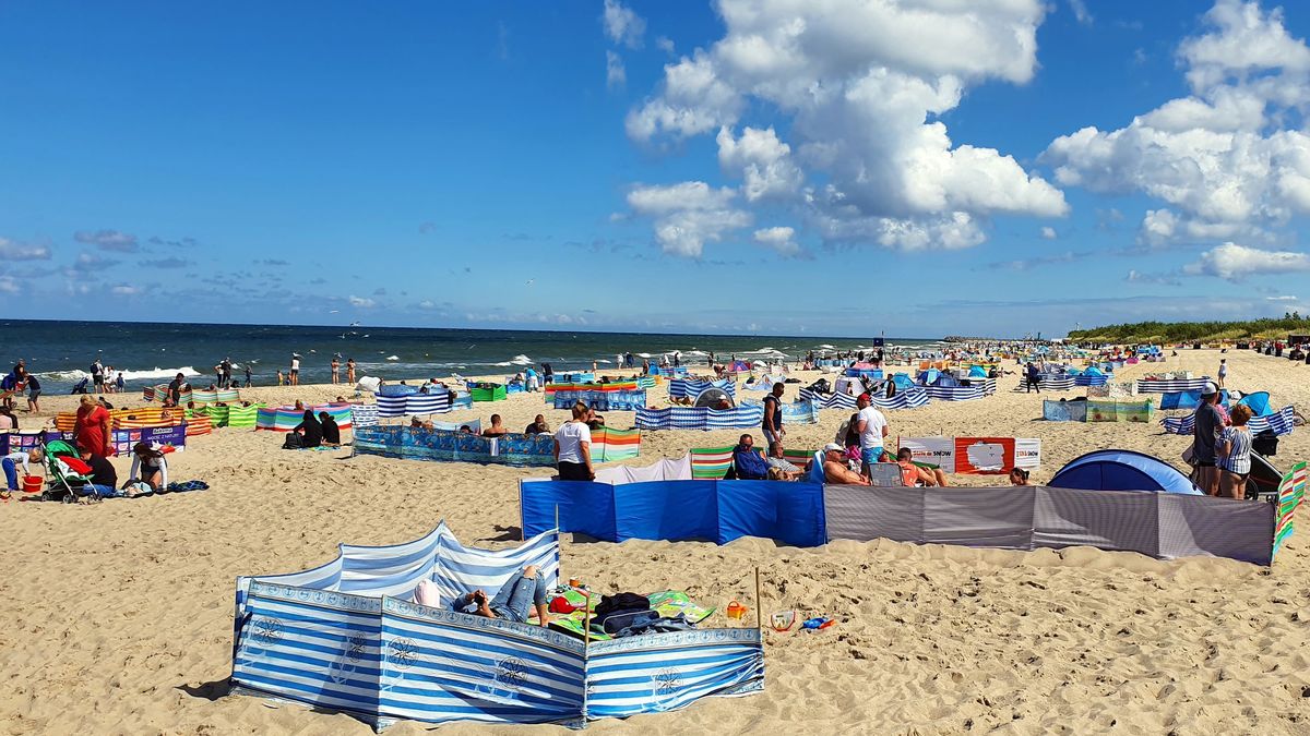 W tym roku turystów nad morzem jest dużo jak nigdy dotąd