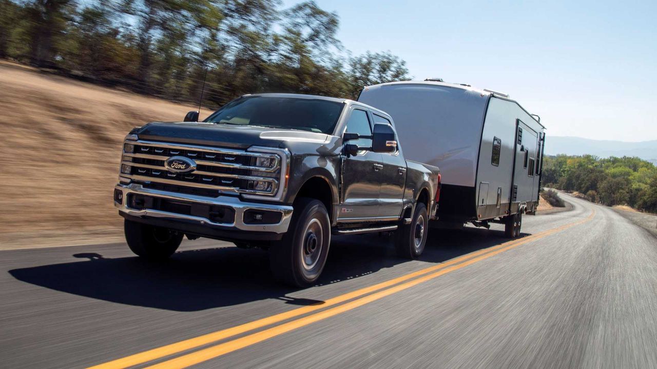 Nowy Ford F-Series Super Duty wjeżdża na rynek z 6,8-litrowym V8 i cyfrowymi technologiami