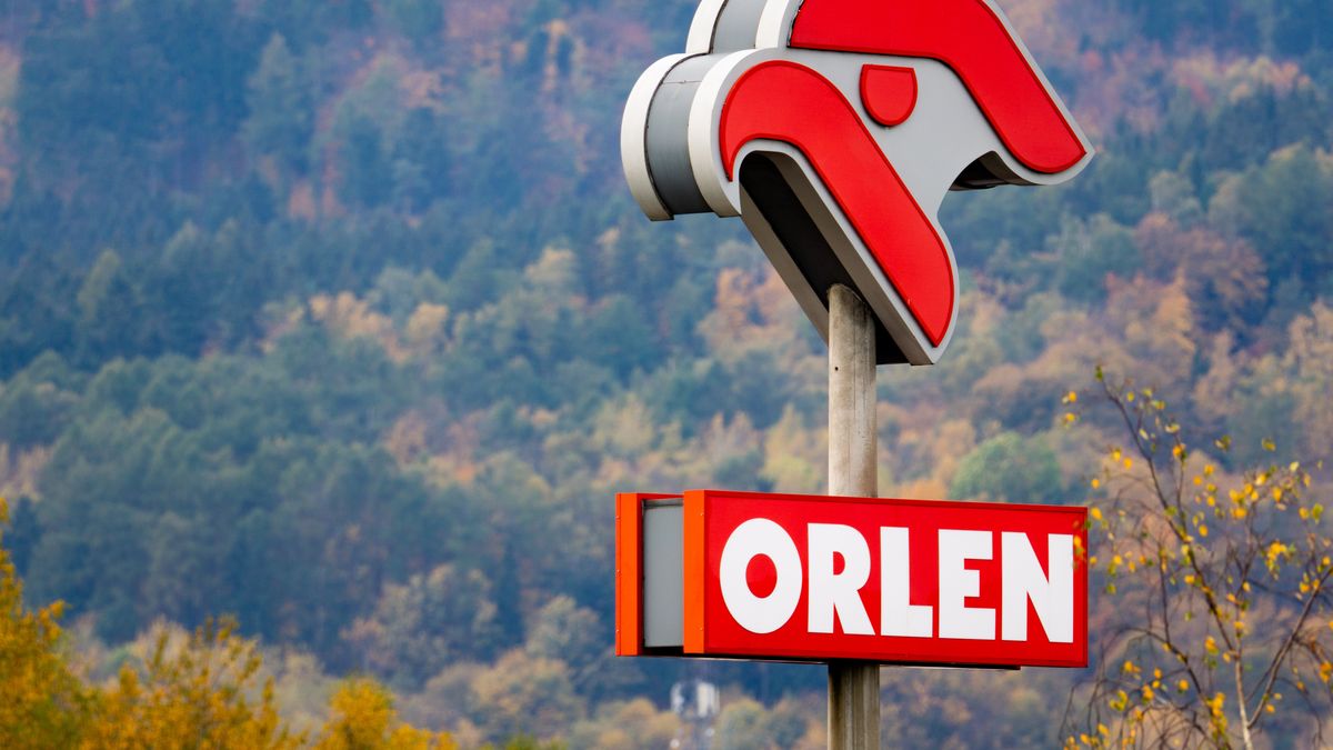 transportation, signage, signboard, orlen logo, petrol station, petroleum, petrochemical, company, europe, poland, automobile, benzine, brand, business, car, commercial, dispensary, eagle, editorial, fill, fuel, gas, gasoline, industry, logo, logotype, modern, name, oil, orlen, petrol, polish, power, price, red, refill, refiner, refinery, refuel, refueling, retail, retailer, service, sign, sky, station, symbol, tank, tanking