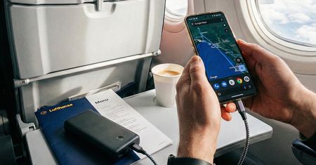 Zakaz korzystania z powerbanków w samolotach. Na liście 9 linii lotniczych
