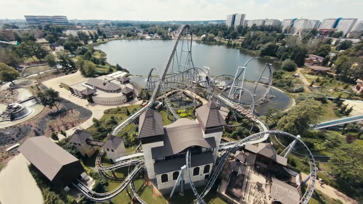 Zobacz trasę kolejki Lech w Śląskim Wesołym Miasteczku. Może zakręcić się w głowie 1