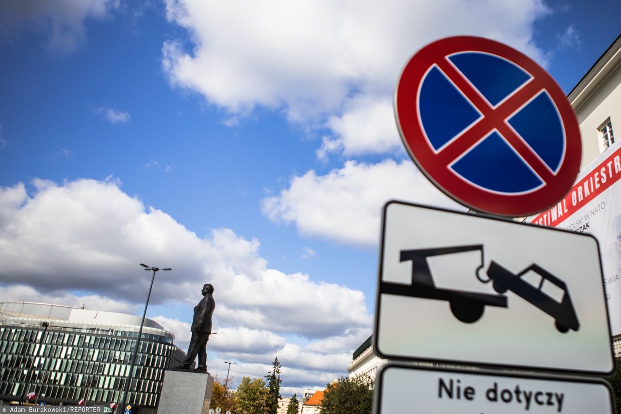 Warszawa. "Zabierzcie pojazdy inaczej będziemy musieli zrobić to my"